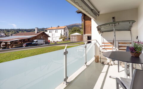 Haus Ner A1: Balkon, Appartement, Leuning, Stoel, Schaduw, Veranda, Daylighting, Villa, Buitenmeubels, Dek