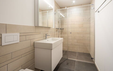 Vallada 11-06: Flooring, Muur, Badkamer, Verdieping, Loodgieterswerkinrichting, Interieur Ontwerp, Toilet, Loodgieter, Wc Bril, Tegel