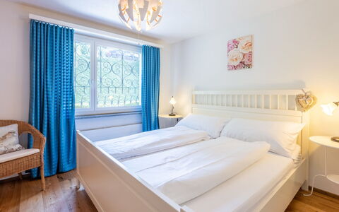 Casa Gronda 2: Bed, Interieur Ontwerp, Slaapkamer, Meubilair, Bedding, Hout, Laken, Verdieping, Flooring, Plafond