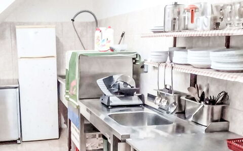 Strážné: Keuken, Meubilair, Toestel Van De Keuken, Major Appliance, Countertop, Interieur Ontwerp, Huishoudapparatuur, Kamer, Cabinetry, Small Appliance