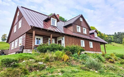 Strážné: Zwembad, Woongebied, Thermae, Toevlucht, Samengesteld Materiaal, Vrije Tijd, Landgoed, Kunstgras, Hacienda, Villa