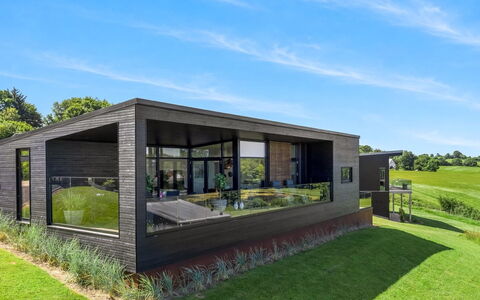 Sedine - 500M from the Sea: Gras, Huis, Land Lot, Tuin, Groundcover, Deur, Siding, Boerderij, Garden Gebouwen