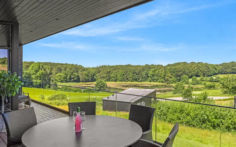 Sedine - 500M from the Sea: Gras, Huis, Land Lot, Tuin, Groundcover, Deur, Siding, Boerderij, Garden Gebouwen