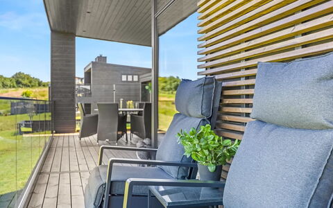 Sedine - 500M from the Sea: Gras, Huis, Land Lot, Tuin, Groundcover, Deur, Siding, Boerderij, Garden Gebouwen