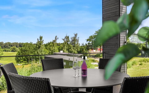 Sedine - 500M from the Sea: Gras, Huis, Land Lot, Tuin, Groundcover, Deur, Siding, Boerderij, Garden Gebouwen