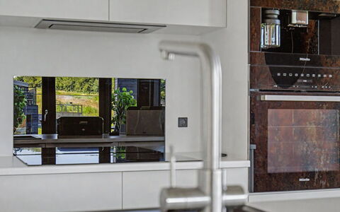 Sedine - 500M from the Sea: Toestel Van De Keuken, Keuken, Interieur Ontwerp, Hout, Huishoudapparatuur, Major Appliance, Countertop, Verlichting, Flooring, Cabinetry