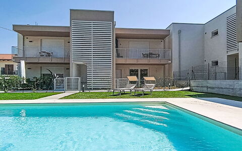 Residence Borgo Marinoni - Due: Zwembad, Woongebied, Thermae, Toevlucht, Samengesteld Materiaal, Vrije Tijd, Landgoed, Kunstgras, Hacienda, Villa