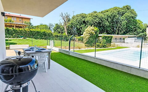 Residence Borgo Marinoni - Due: Zwembad, Woongebied, Thermae, Toevlucht, Samengesteld Materiaal, Vrije Tijd, Landgoed, Kunstgras, Hacienda, Villa