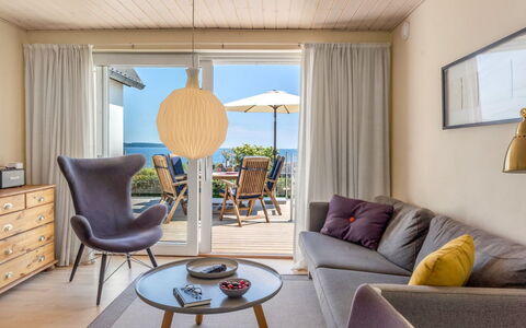 Alkmund - 100M from the Sea: Meubilair, Interieur Ontwerp, Hout, Flooring, Verdieping, Houten Vloer, Tafel, Stoel, Huis, Woonkamer