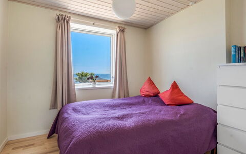 Alkmund - 100M from the Sea: Bed, Verdieping, Slaapkamer, Flooring, Laken, Interieur Ontwerp, Houten Vloer, Hout, Bedding, Plafond