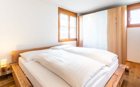 Taviarna Laax 3.6: Slaapkamer, Bed, Hout, Laken, Bedding, Verdieping, Interieur Ontwerp, Flooring, Bed Frame, Huis