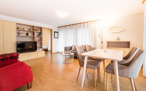 Val Mulin 8.2: Meubilair, Interieur Ontwerp, Flooring, Verdieping, Hout, Kamer, Plafond, Bankstel, Tafel, Woonkamer