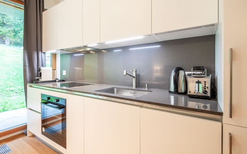 Cuolm Liung Apt. 52: Keuken, Toestel Van De Keuken, Countertop, Interieur Ontwerp, Major Appliance, Hout, Cabinetry, Flooring, Huishoudapparatuur, Gootsteen