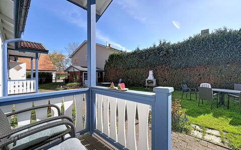 Wiek 200: Huis, Woongebied, Huis, Veranda, Deur, Schaduw, Buitenmeubels, Landgoed, Tuin, Werf