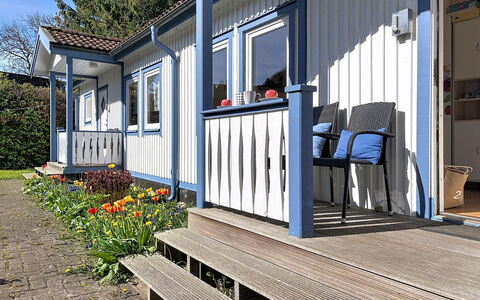 Wiek 200: Hout, Deur, Siding, Huis, Veranda, Samengesteld Materiaal, Verblijf, Dek, Schaduw, Werf