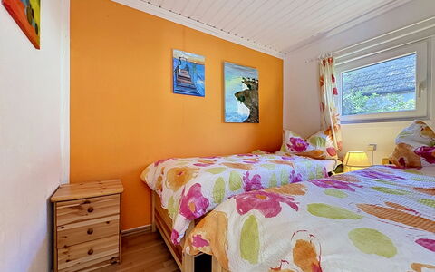 Wiek 200: Slaapkamer, Geel, Huis, Laken, Interieur Ontwerp, Bed, Bedding, Verblijf, Bed Frame, Plafond