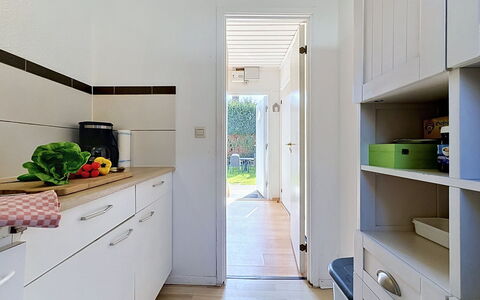 Wiek 200: Flooring, Hout, Interieur Ontwerp, Keuken, Verdieping, Countertop, Cabinetry, Toestel Van De Keuken, Plafond, Huis