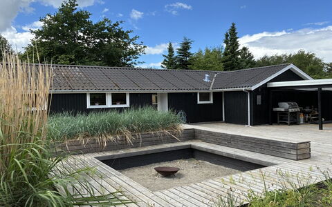 Lagho - 400M from the Sea: Dak, Huis, Huis, Woongebied, Architectuur, Verblijf, Tuin, Backyard, Siding, Groundcover