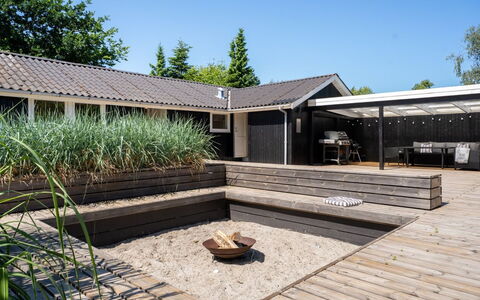 Lagho - 400M from the Sea: Dak, Tuin, Backyard, Schaduw, Verblijf, Dek, Landscaping, Werf, Buitenmeubels, Outdoor Structuur