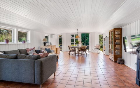 Lagho - 400M from the Sea: Flooring, Hout, Plafond, Verdieping, Interieur Ontwerp, Houten Vloer, Bankstel, Hardwood, Woonkamer, Beits