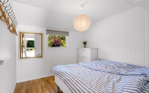 Lagho - 400M from the Sea: Interieur Ontwerp, Hout, Flooring, Plafond, Verdieping, Slaapkamer, Meubilair, Bed, Verlichting, Bedding