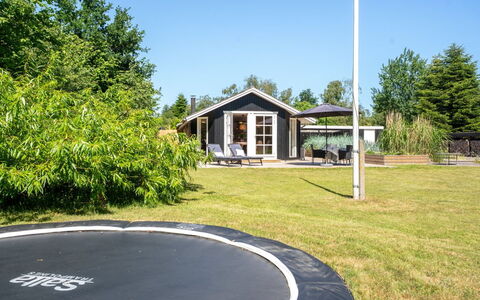 Lagho - 400M from the Sea: Gras, Gazon, Tuin, Verblijf, Werf, Garden Gebouwen, Schaduw, Backyard, Landscaping, Park