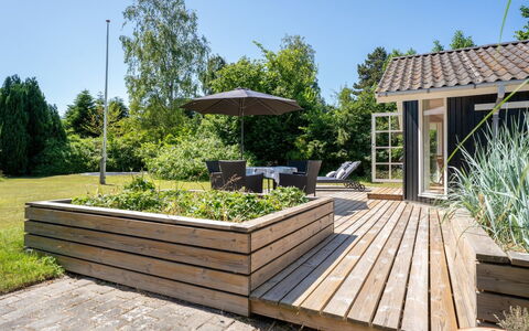 Lagho - 400M from the Sea: Hout, Tuin, Hardwood, Plank, Buitenmeubels, Dek, Samengesteld Materiaal, Backyard, Beits, Landscaping