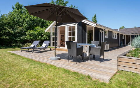 Lagho - 400M from the Sea: Dak, Huis, Verblijf, Veranda, Deur, Dek, Schaduw, Buitenmeubels, Hardwood, Landgoed