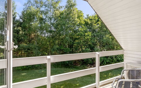 Ingward - 200M to the Fjord: Meubilair, Buitenmeubels, Stoel, Schaduw, Buitentafel, Kamerplant, Patio, Werf, Ontwerp, Balkon