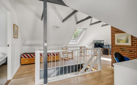 Ingward - 200M to the Fjord: Meubilair, Buitenmeubels, Stoel, Schaduw, Buitentafel, Kamerplant, Patio, Werf, Ontwerp, Balkon