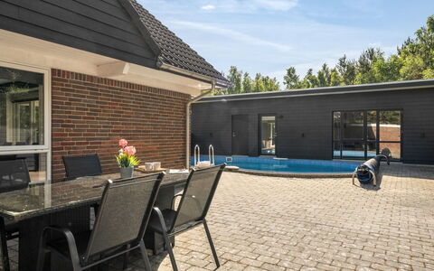 Ingward - 200M to the Fjord: Meubilair, Buitenmeubels, Stoel, Schaduw, Buitentafel, Kamerplant, Patio, Werf, Ontwerp, Balkon