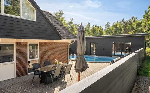 Ingward - 200M to the Fjord: Meubilair, Buitenmeubels, Stoel, Schaduw, Buitentafel, Kamerplant, Patio, Werf, Ontwerp, Balkon
