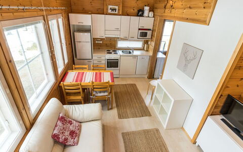 Reittitie 3: Buitenmeubels, Struik, Huis, Buitentafel, Meubilair, Huis, Tuin, Gazon, Backyard, Landgoed