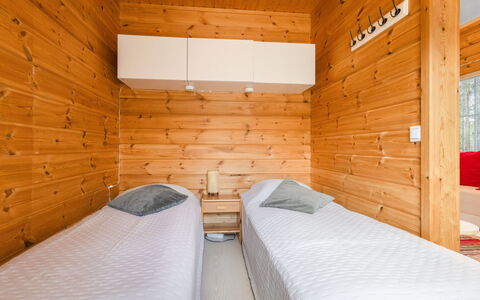 Reittitie 3: Buitenmeubels, Struik, Huis, Buitentafel, Meubilair, Huis, Tuin, Gazon, Backyard, Landgoed