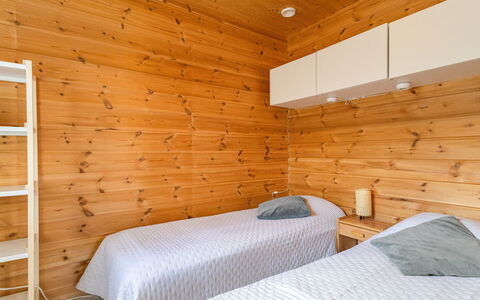 Reittitie 3: Buitenmeubels, Struik, Huis, Buitentafel, Meubilair, Huis, Tuin, Gazon, Backyard, Landgoed