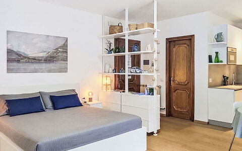 Riva&Lago: Meubilair, Buitenmeubels, Stoel, Schaduw, Buitentafel, Kamerplant, Patio, Werf, Ontwerp, Balkon