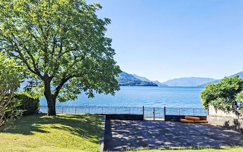 Riva&Lago: Water, Zwemwater, Natuurlijk Landschap, Heuvel, Kust En Oceanic Landvormen, Bank, Kust, Meer, Zee, Bergketen