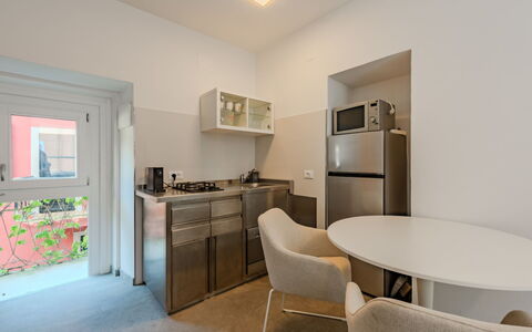 Via Monte Brione: Interieur Ontwerp, Flooring, Verdieping, Kamer, Appartement, Plafond, Keuken, Stoel, Countertop, Cabinetry