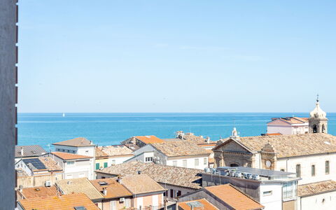 Corso 109: Blauw, Horizon, Zee, Dak, Kust En Oceanic Landvormen, Kust, Oceaan, Appartement, Balkon, Strand