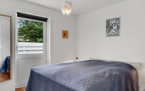 Floria - 500M from the Sea: Interieur Ontwerp, Flooring, Verdieping, Hout, Plafond, Slaapkamer, Meubilair, Bed, Kamer, Houten Vloer