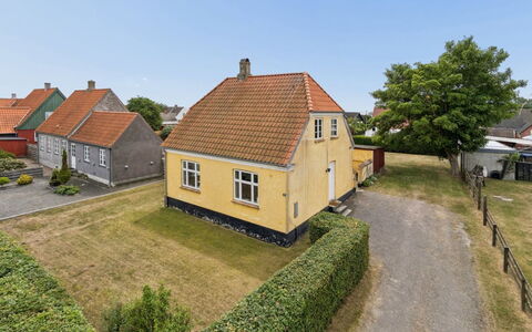 Toivo - 300M from the Sea: Gebouw, Dak, Huis, Venster, Woongebied, Huis, Verblijf, Architectuur, Landelijk Gebied, Land Lot