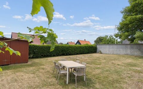 Toivo - 300M from the Sea: Land Lot, Tuin, Gazon, Backyard, Schaduw, Werf, Landscaping, Verblijf, Boerderij, Landgoed