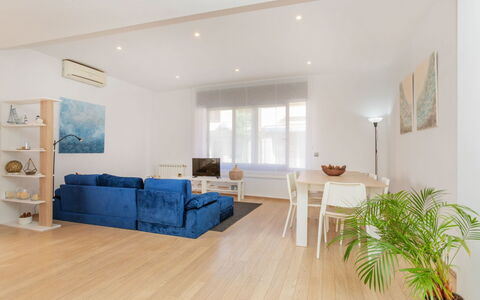 Matilde: Meubilair, Stoel, Interieur Ontwerp, Tafel, Kamer, Beits, Balkon, Plafond, Eco Hotel, Hardwood
