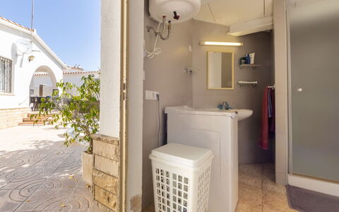 La Sirena: Meubilair, Stoel, Interieur Ontwerp, Tafel, Kamer, Beits, Balkon, Plafond, Eco Hotel, Hardwood