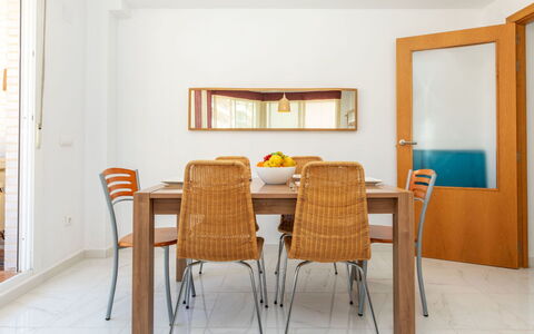 Sagredo: Meubilair, Stoel, Interieur Ontwerp, Tafel, Kamer, Beits, Balkon, Plafond, Eco Hotel, Hardwood