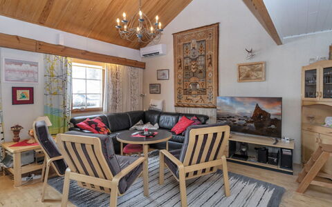 Teerenpesue D 27: Meubilair, Interieur Ontwerp, Hout, Flooring, Plafond, Verdieping, Bankstel, Woonkamer, Kamer, Verlichting