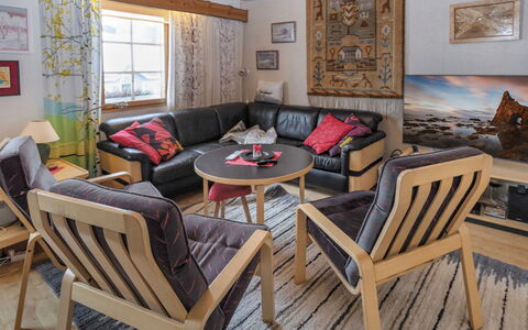Teerenpesue D 27: Meubilair, Interieur Ontwerp, Flooring, Hout, Verdieping, Plafond, Kamer, Bankstel, Woonkamer, Tafel