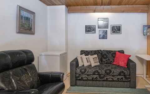 Teerenpesue D 27: Meubilair, Bankstel, Interieur Ontwerp, Flooring, Verdieping, Hout, Kamer, Plafond, Woonkamer, Fotolijst