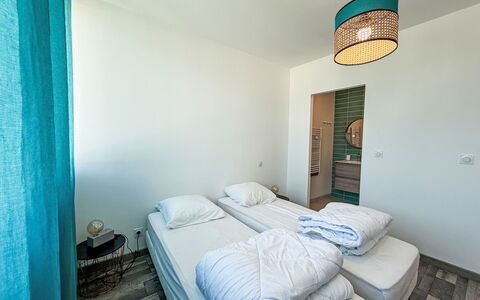 Sombreuil: Meubilair, Verdieping, Slaapkamer, Flooring, Hout, Bed, Interieur Ontwerp, Textiel, Laken, Plafond
