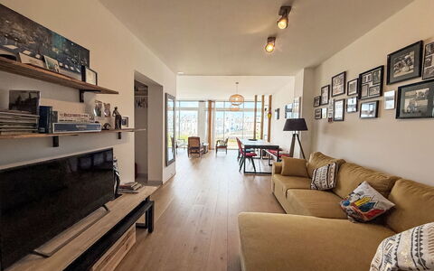 Sombreuil: Meubilair, Interieur Ontwerp, Flooring, Bankstel, Verdieping, Plafond, Hout, Woonkamer, Kamer, Houten Vloer